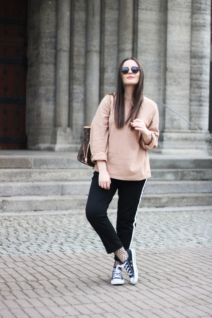 05 Netzstrumpfhosen Trend Outfit Ganzkörper